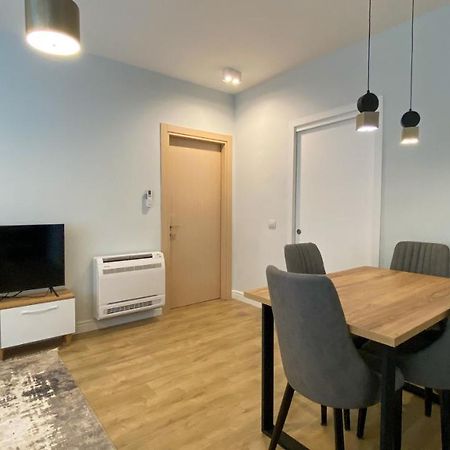 Centrally Located Glamorous Bright Apt Near Bazaar 티라나 외부 사진