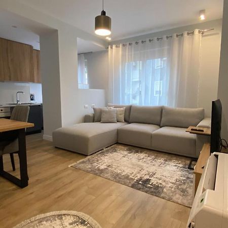 Centrally Located Glamorous Bright Apt Near Bazaar 티라나 외부 사진