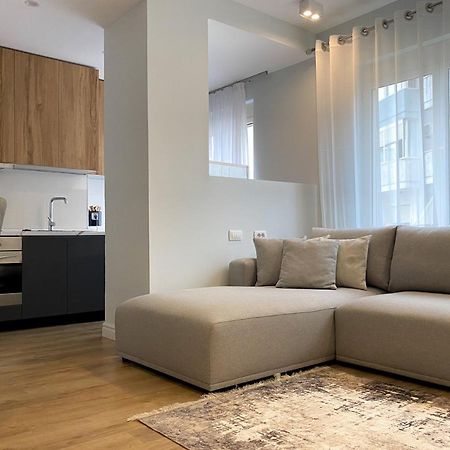 Centrally Located Glamorous Bright Apt Near Bazaar 티라나 외부 사진