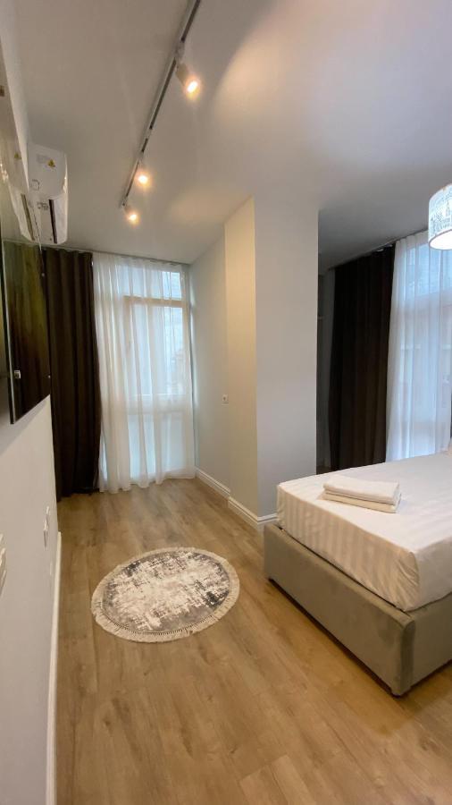 Centrally Located Glamorous Bright Apt Near Bazaar 티라나 외부 사진