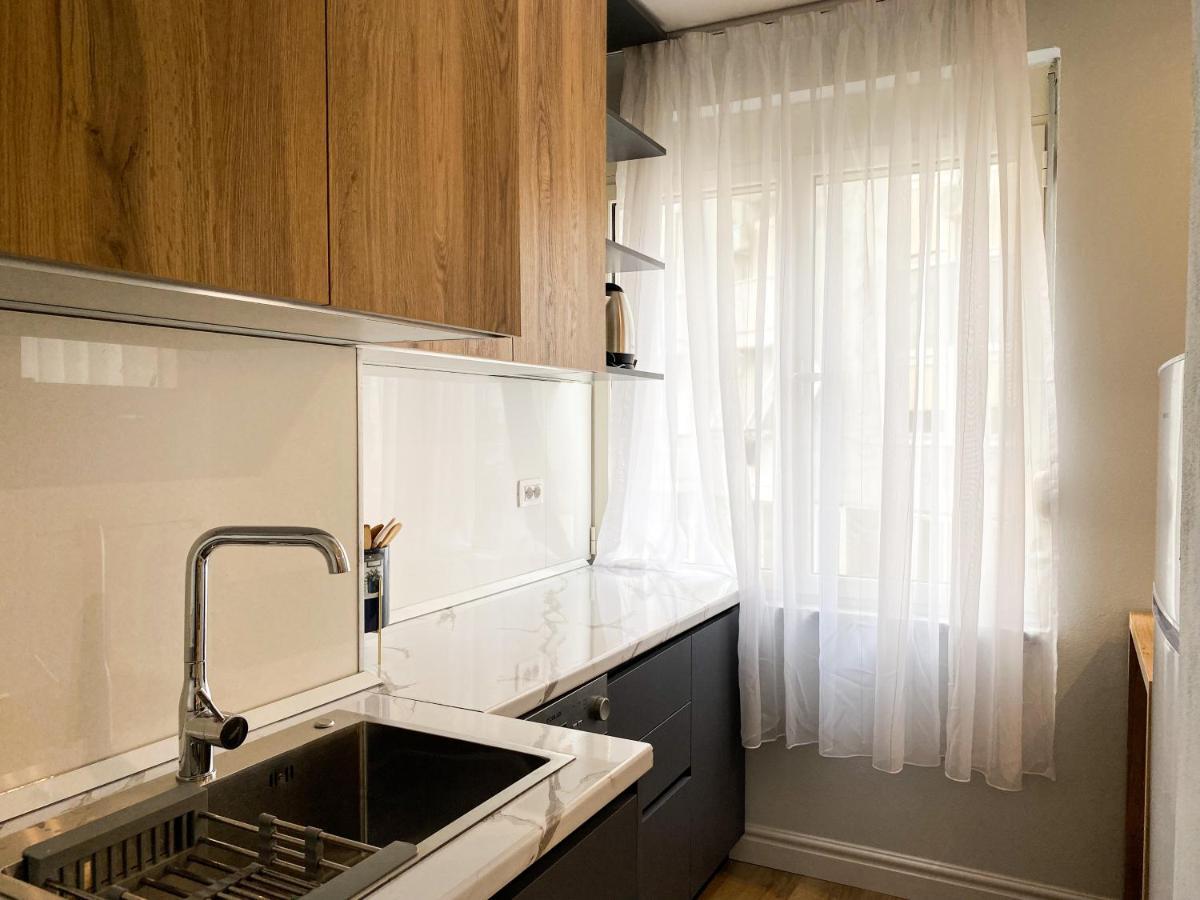 Centrally Located Glamorous Bright Apt Near Bazaar 티라나 외부 사진