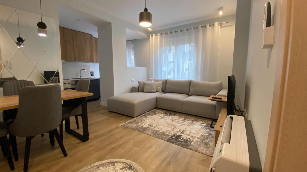 Centrally Located Glamorous Bright Apt Near Bazaar 티라나 외부 사진