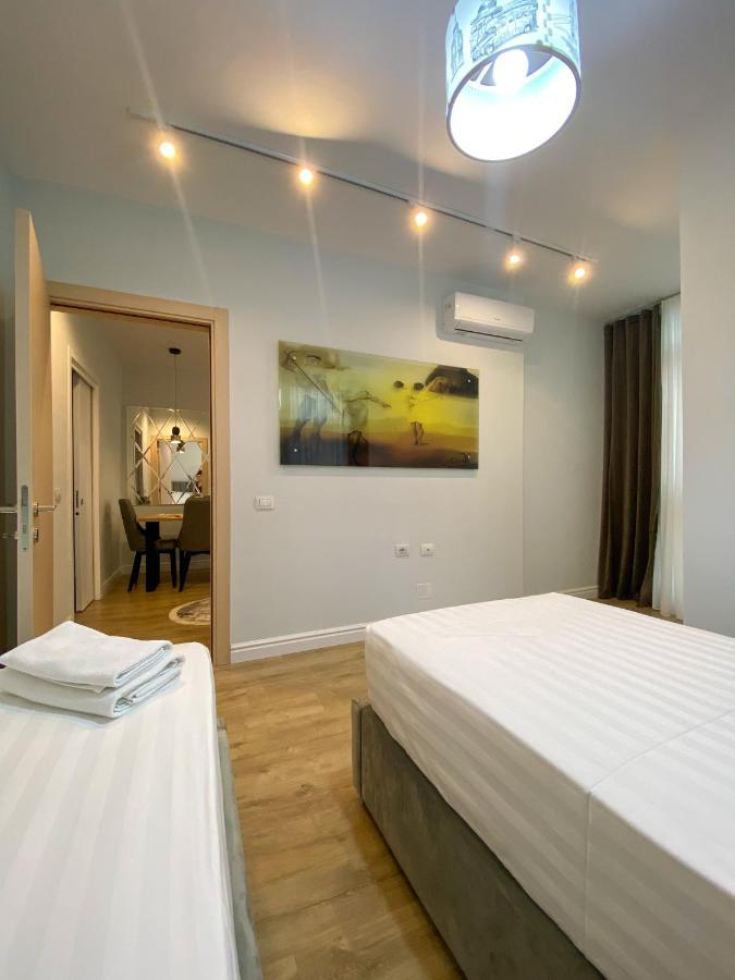 Centrally Located Glamorous Bright Apt Near Bazaar 티라나 외부 사진