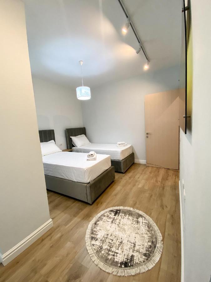 Centrally Located Glamorous Bright Apt Near Bazaar 티라나 외부 사진