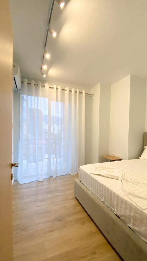 Centrally Located Glamorous Bright Apt Near Bazaar 티라나 외부 사진