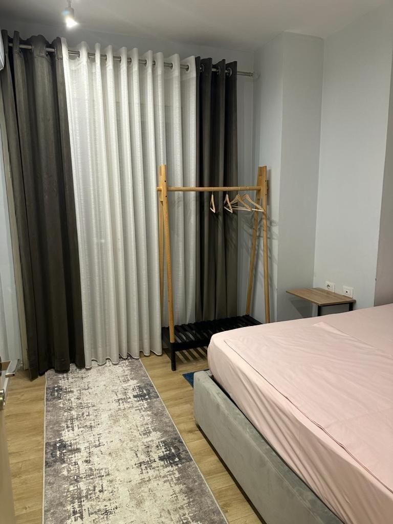 Centrally Located Glamorous Bright Apt Near Bazaar 티라나 외부 사진