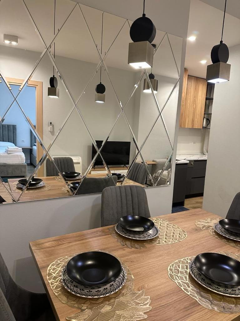 Centrally Located Glamorous Bright Apt Near Bazaar 티라나 외부 사진